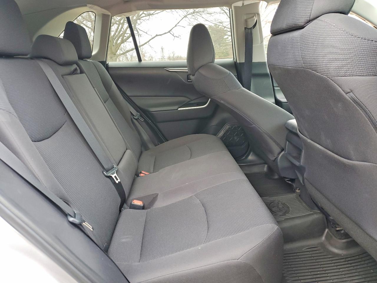 2019 TOYOTA RAV4 LE photo 19