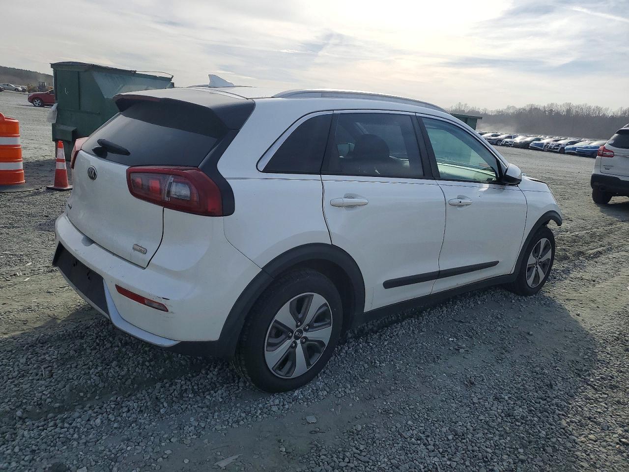 2018 KIA NIRO FE photo 3