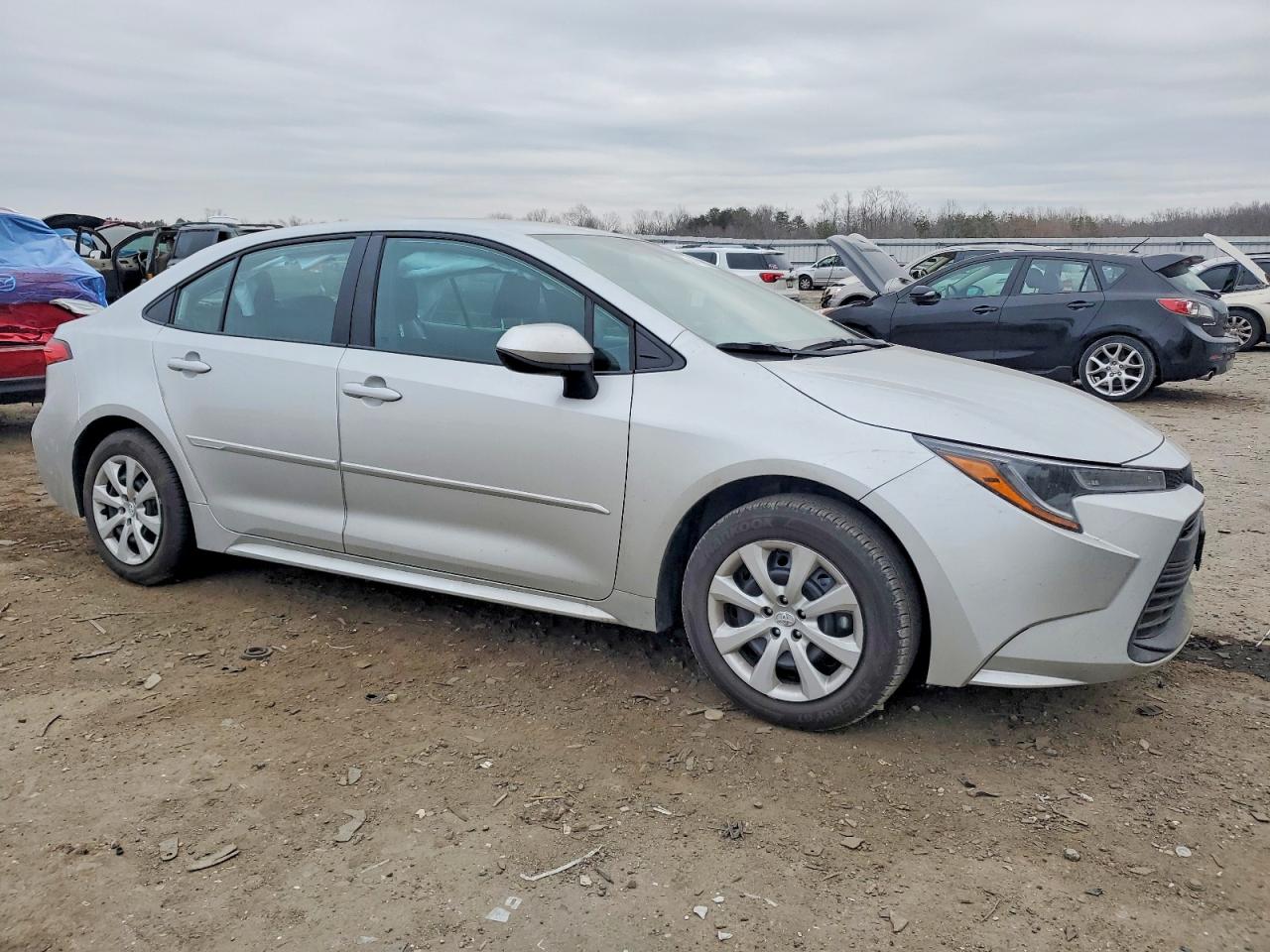 2025 TOYOTA COROLLA LE photo 4