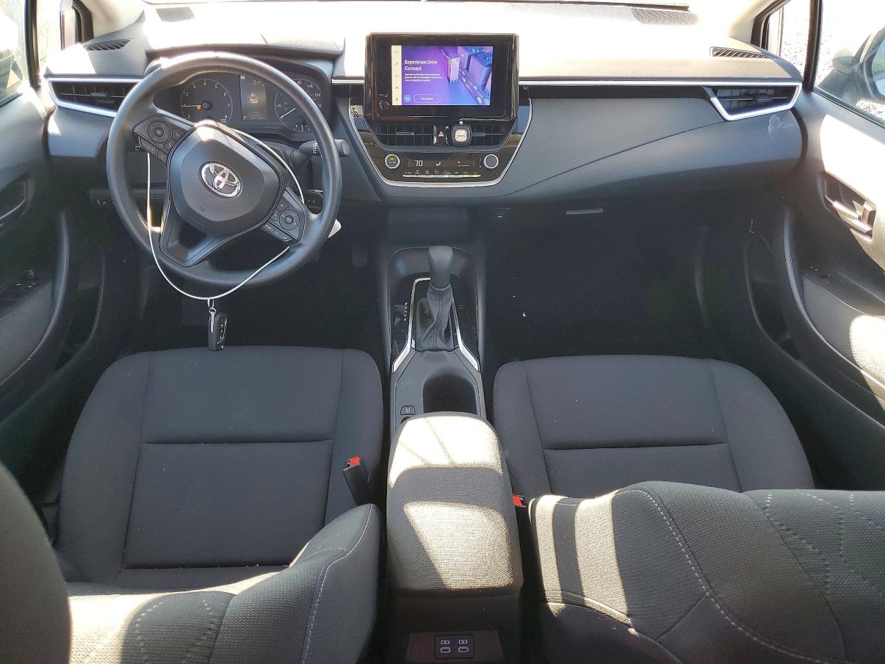 2025 TOYOTA COROLLA LE photo 8