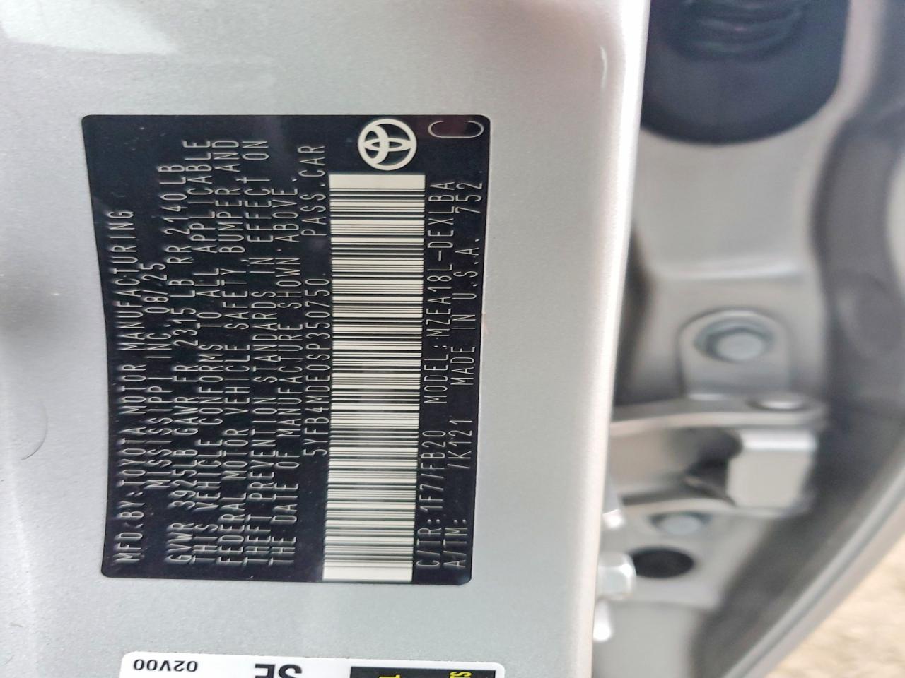 2025 TOYOTA COROLLA LE photo 12