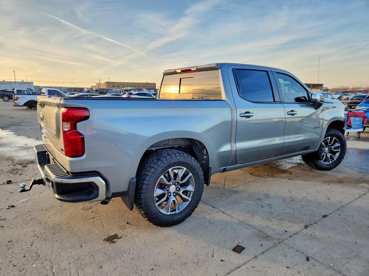 2024 CHEVROLET SILVERADO C1500 LT photo 3