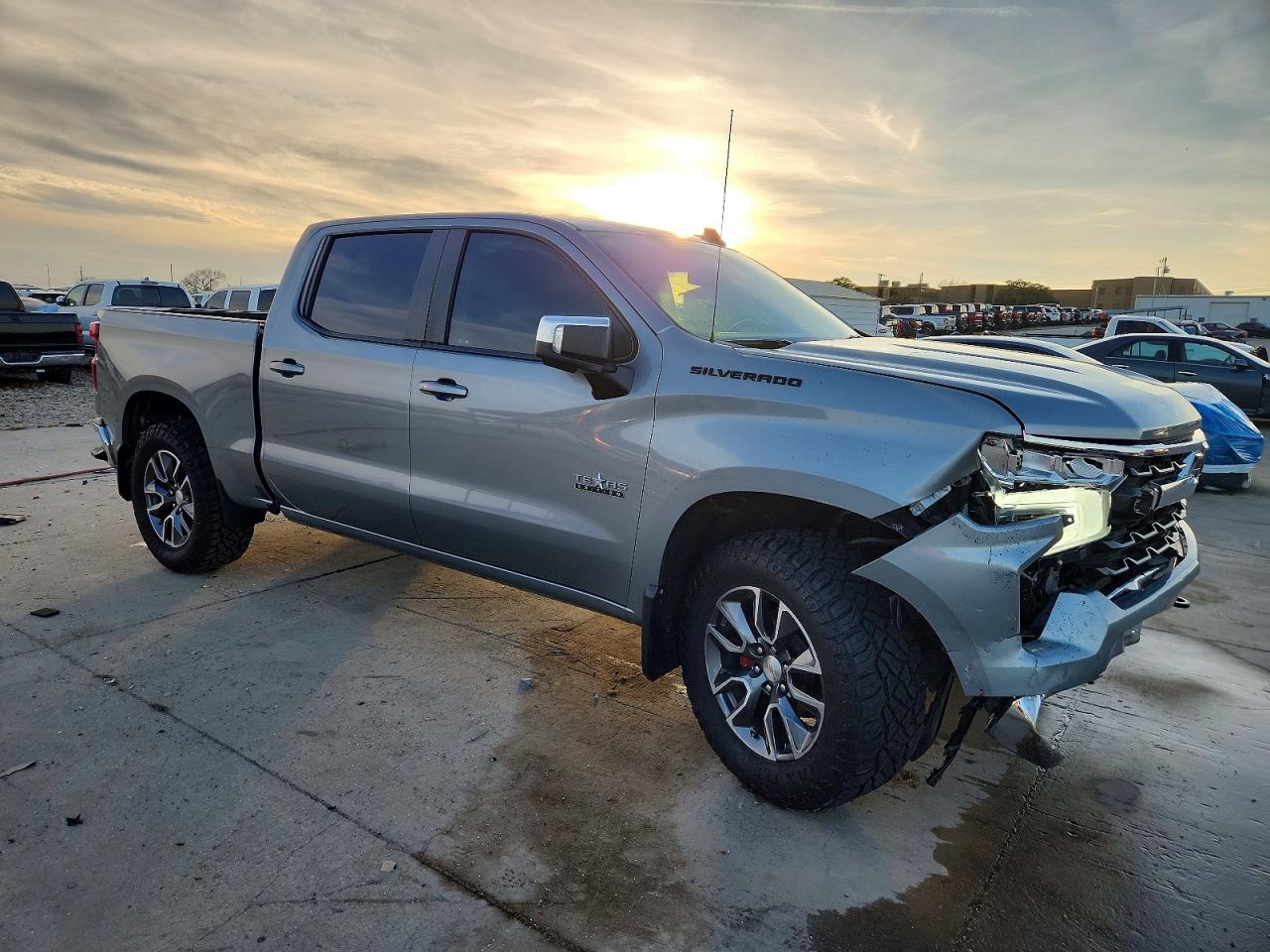 2024 CHEVROLET SILVERADO C1500 LT photo 4