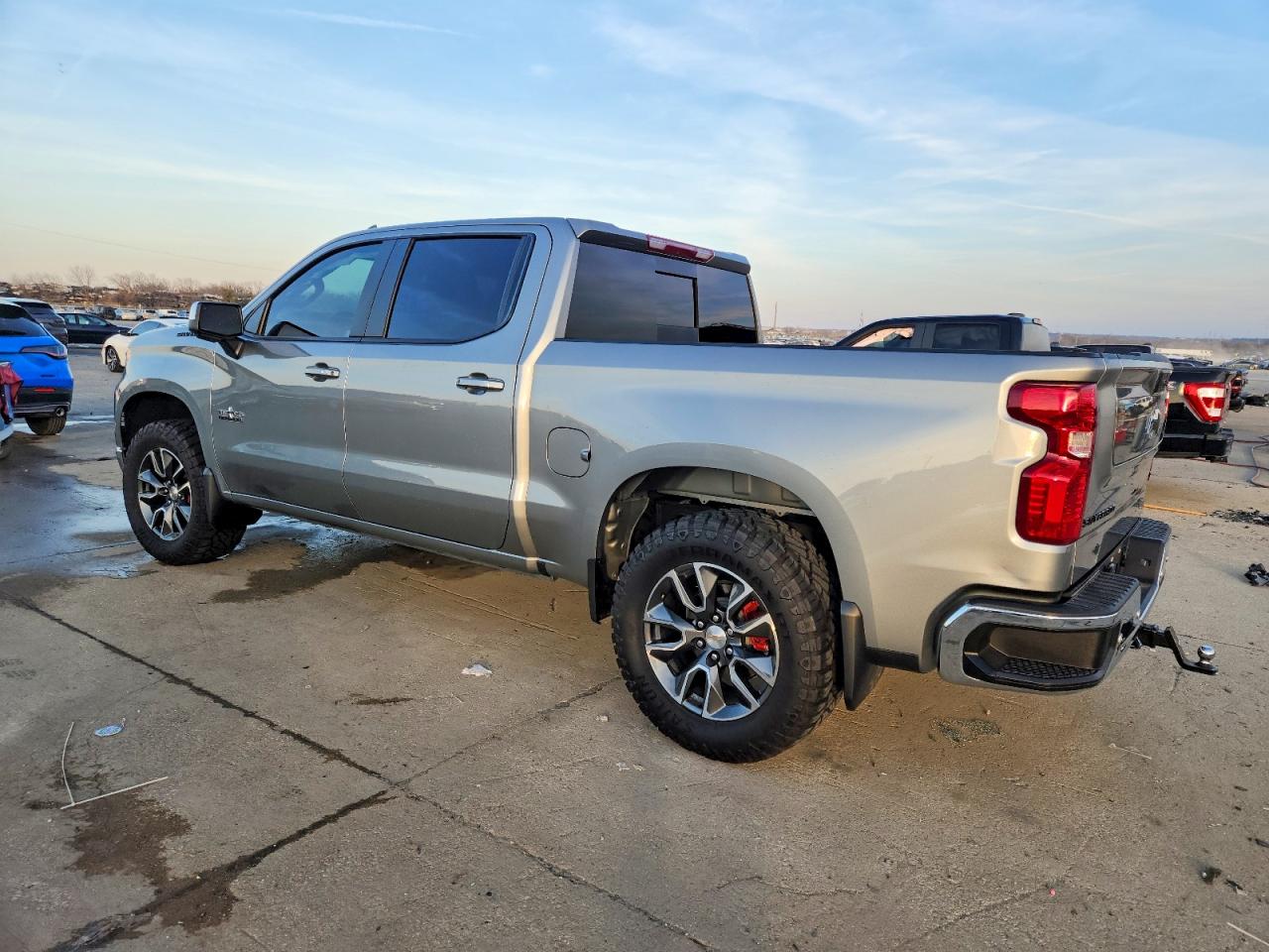 2024 CHEVROLET SILVERADO C1500 LT photo 2