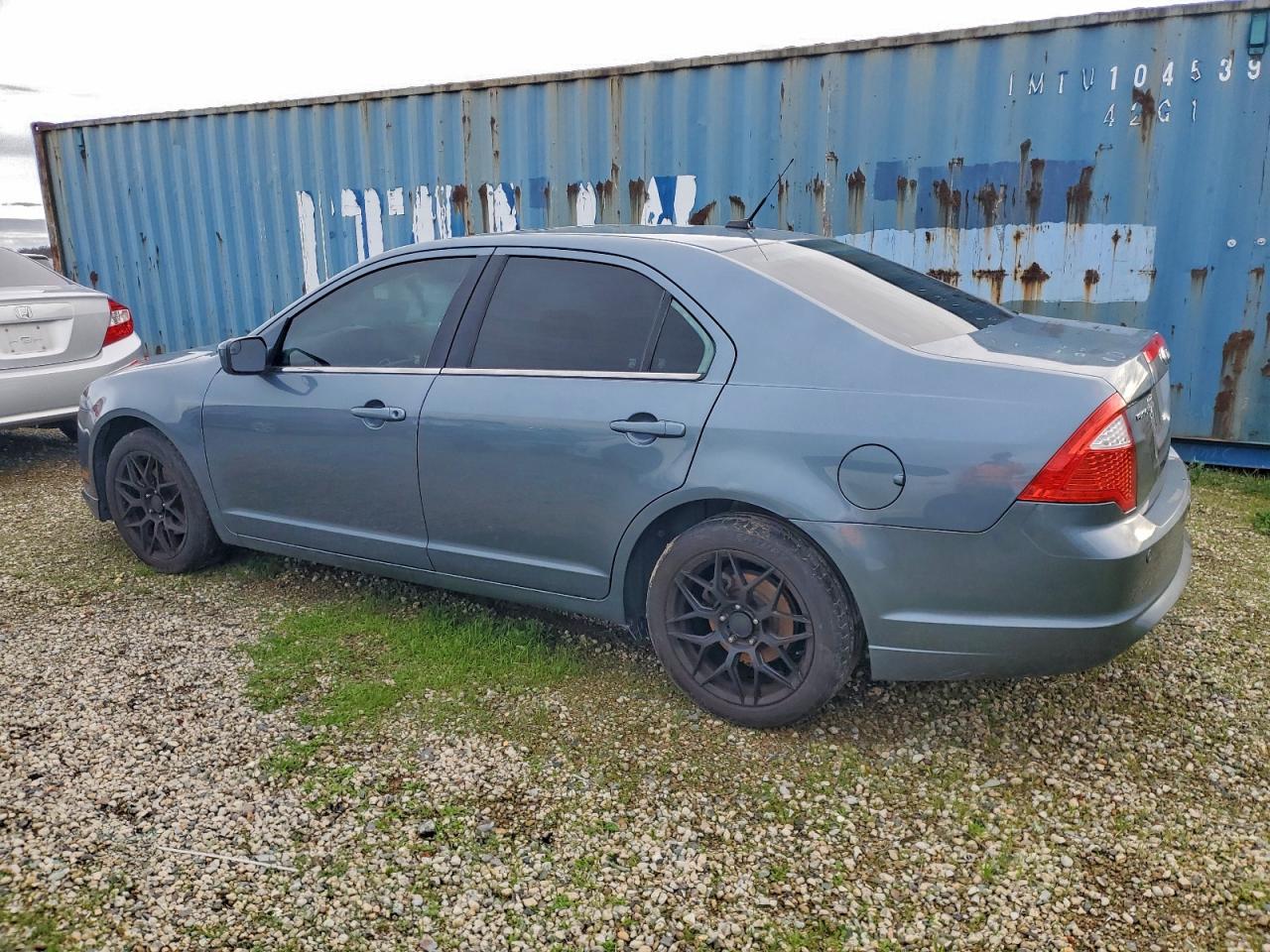 2011 FORD FUSION SE photo 2