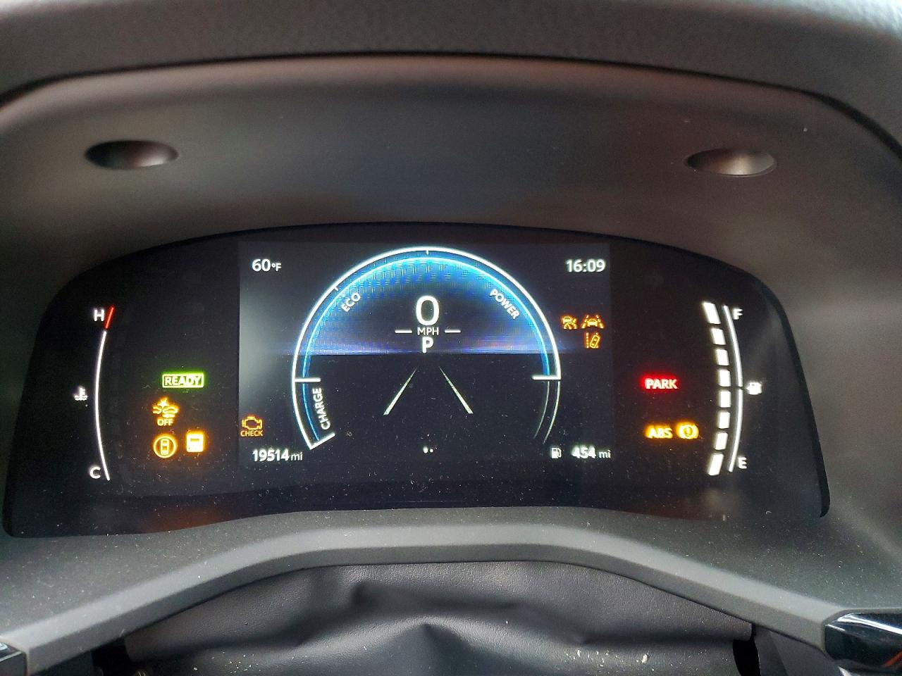2025 TOYOTA CAMRY XSE photo 9