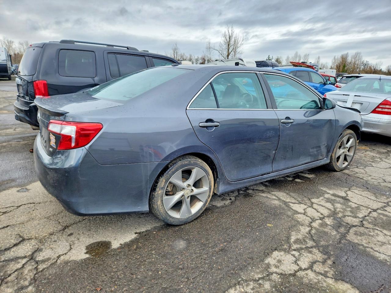 2012 TOYOTA CAMRY SE photo 3