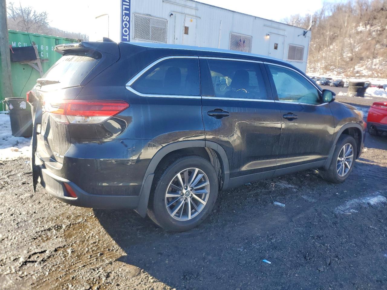 2019 TOYOTA HIGHLANDER SE photo 3