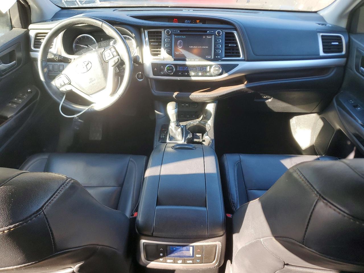 2019 TOYOTA HIGHLANDER SE photo 8