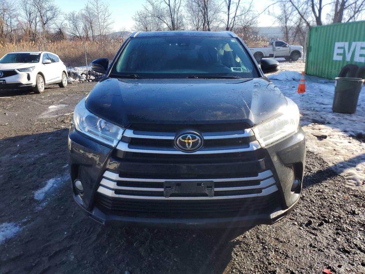 2019 TOYOTA HIGHLANDER SE photo 5
