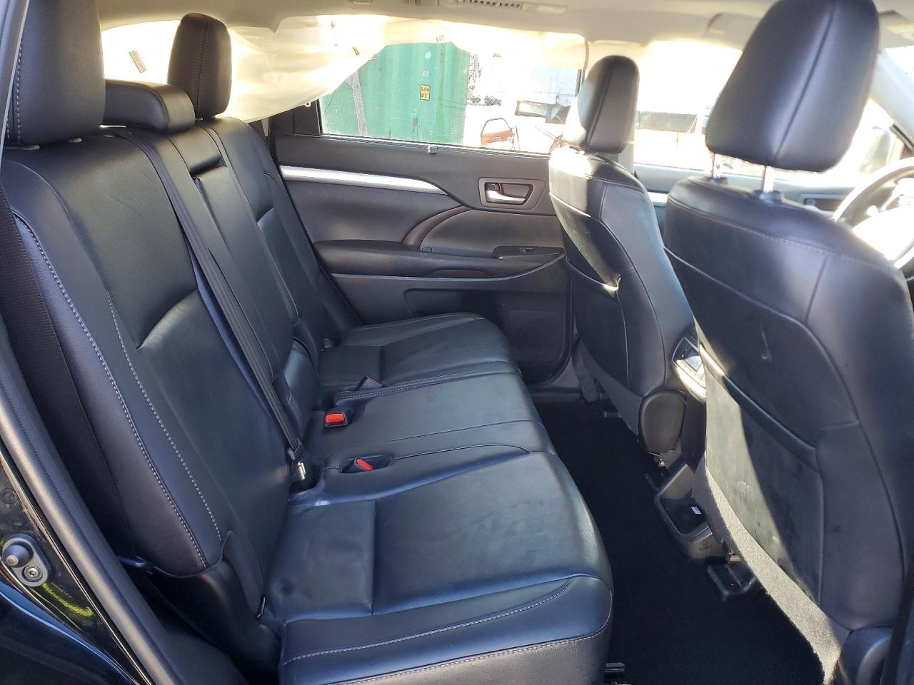 2019 TOYOTA HIGHLANDER SE photo 11