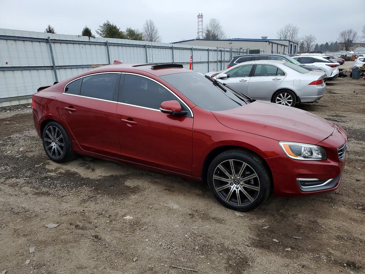 2017 VOLVO S60 PLATINUM photo 4