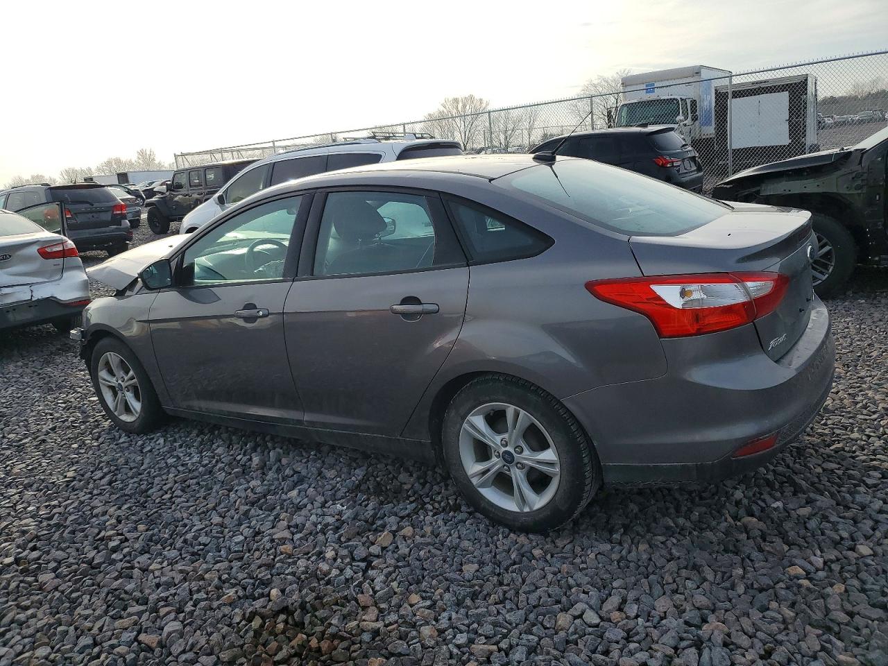 2014 FORD FOCUS SE photo 2