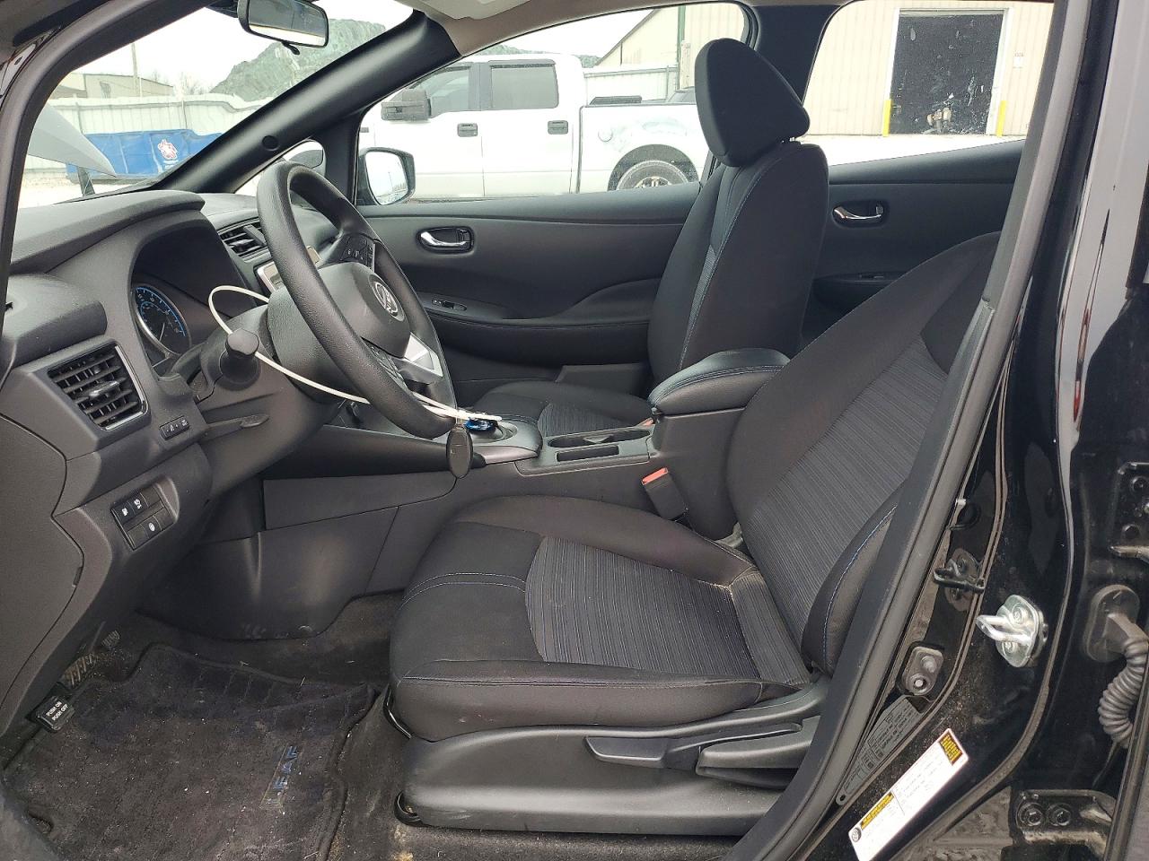 2025 NISSAN LEAF S photo 7
