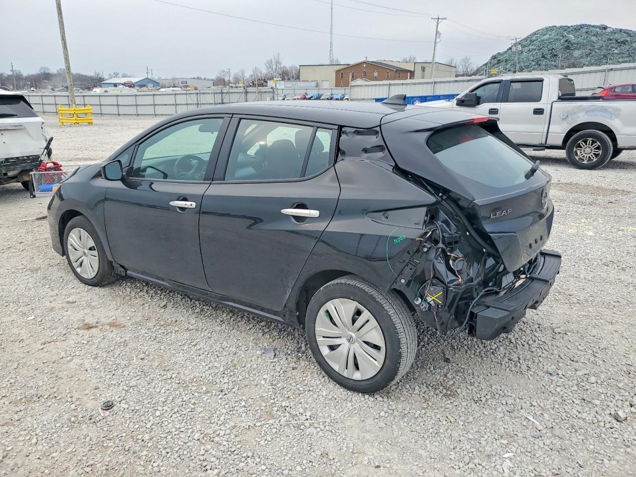 2025 NISSAN LEAF S photo 2