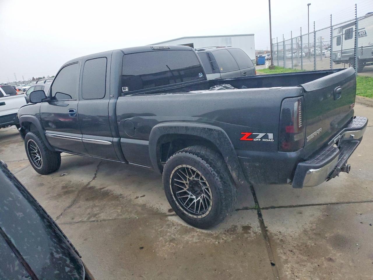 2003 GMC NEW SIERRA K1500 photo 2
