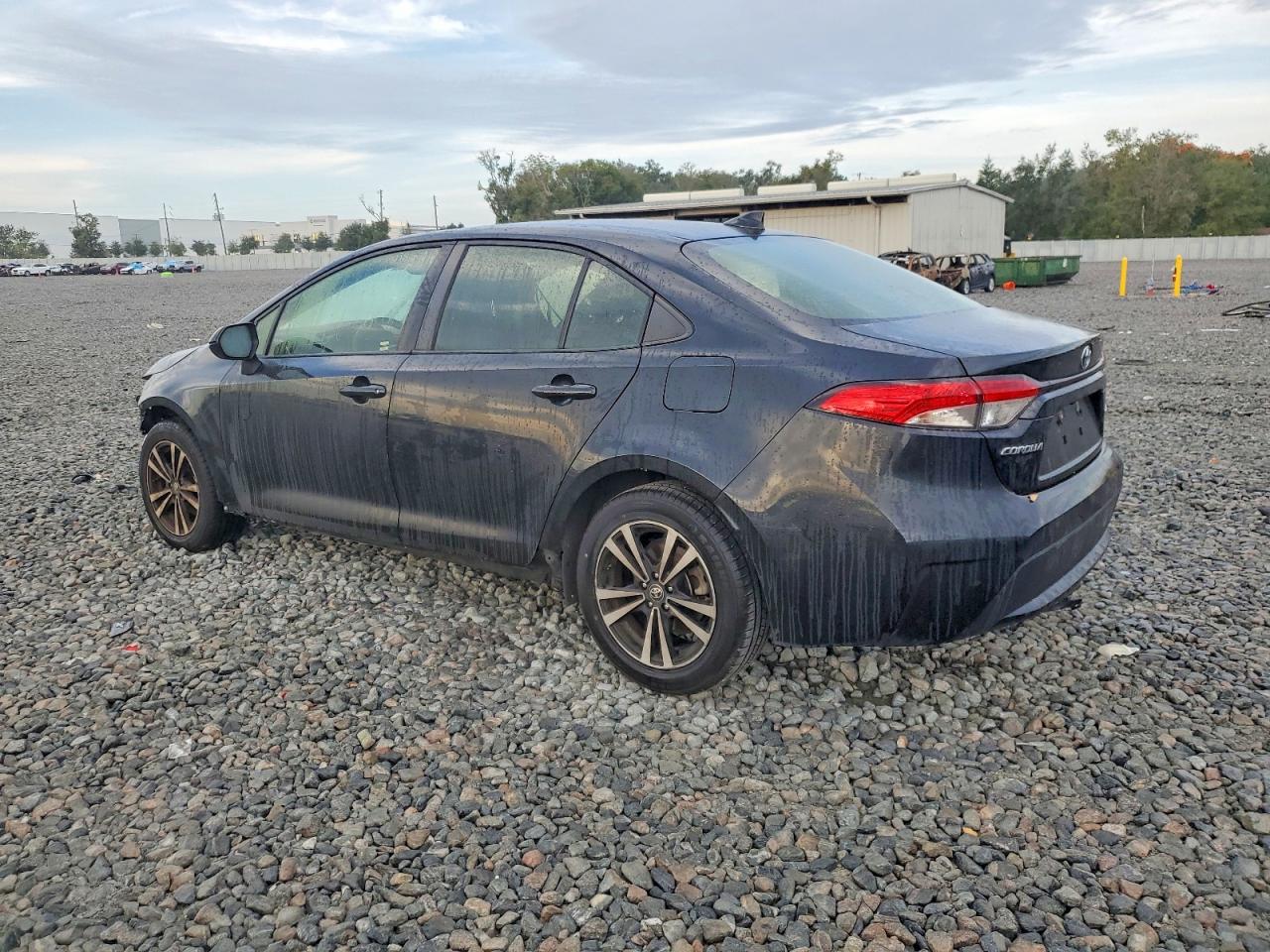 2021 TOYOTA COROLLA LE photo 2