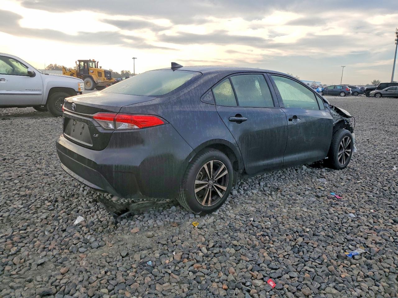 2021 TOYOTA COROLLA LE photo 3