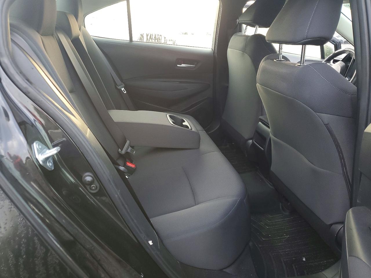 2021 TOYOTA COROLLA LE photo 10