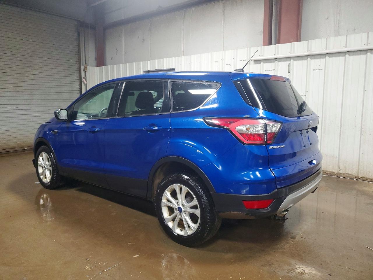 2017 FORD ESCAPE SE photo 2