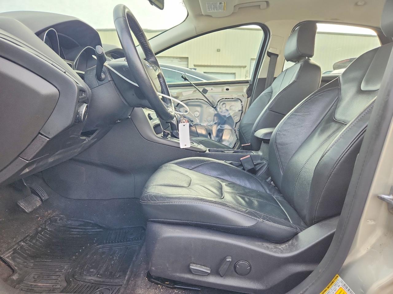 2015 FORD FOCUS SE photo 7