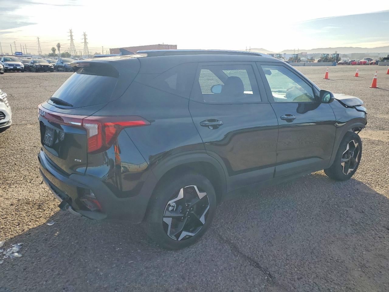 2025 KIA SELTOS S photo 3