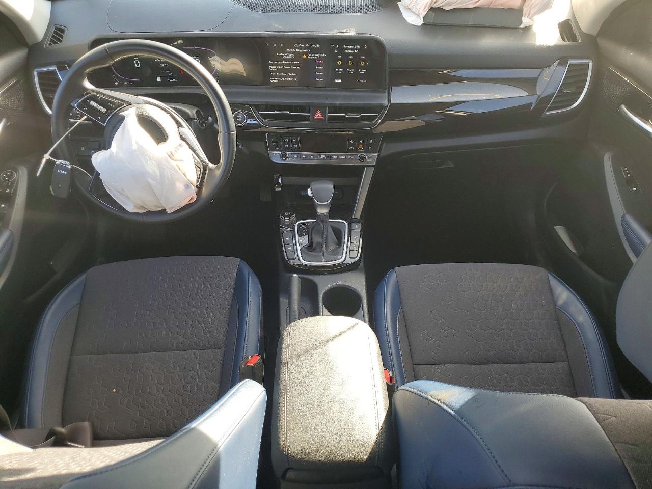 2025 KIA SELTOS S photo 8