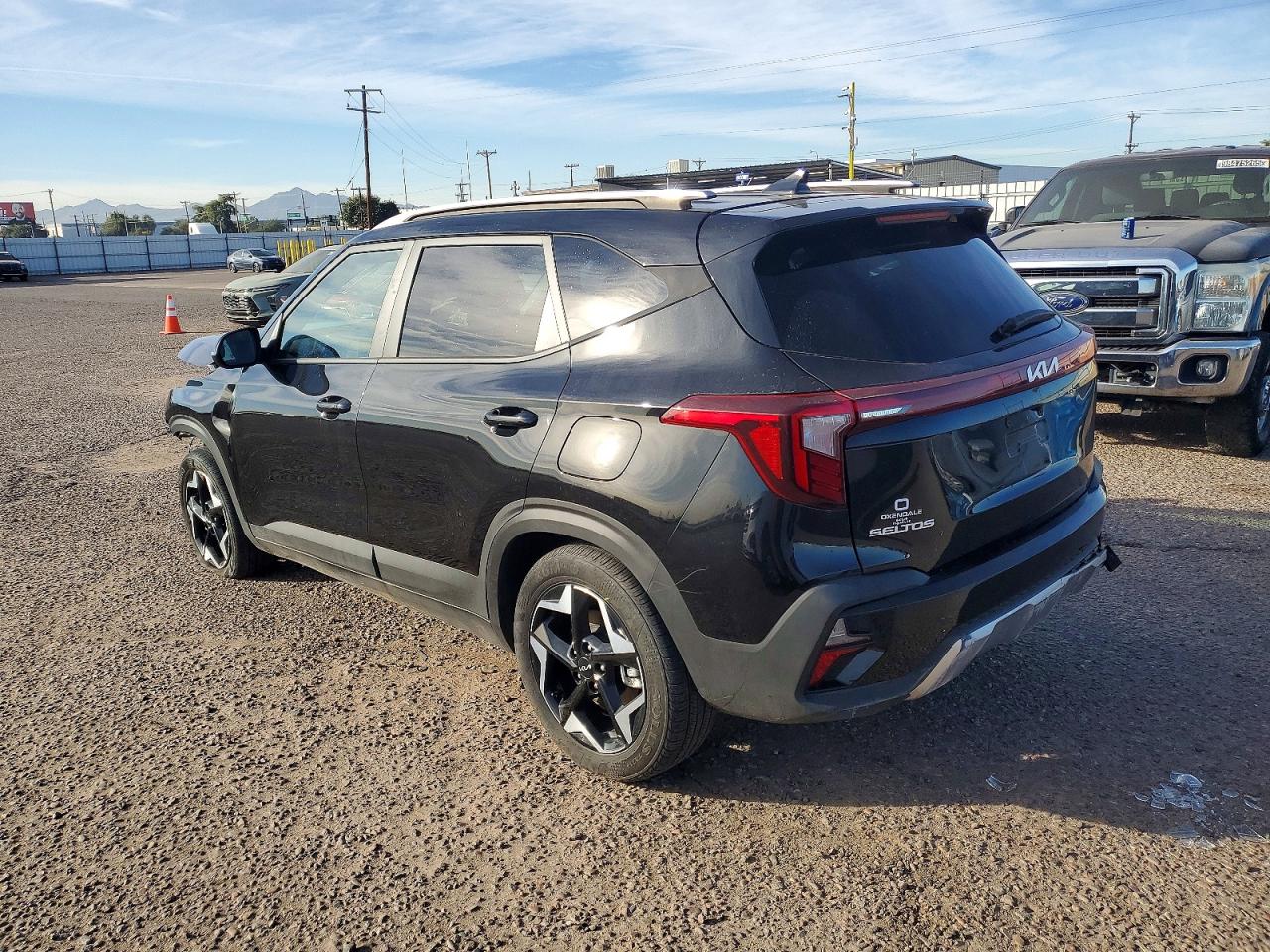 2025 KIA SELTOS S photo 2