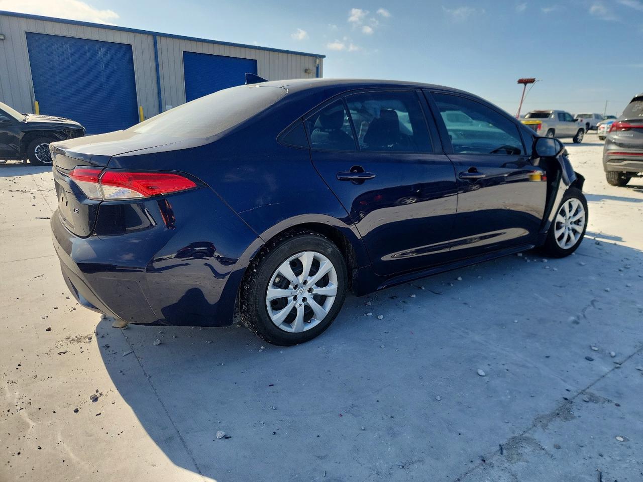 2022 TOYOTA COROLLA LE photo 3