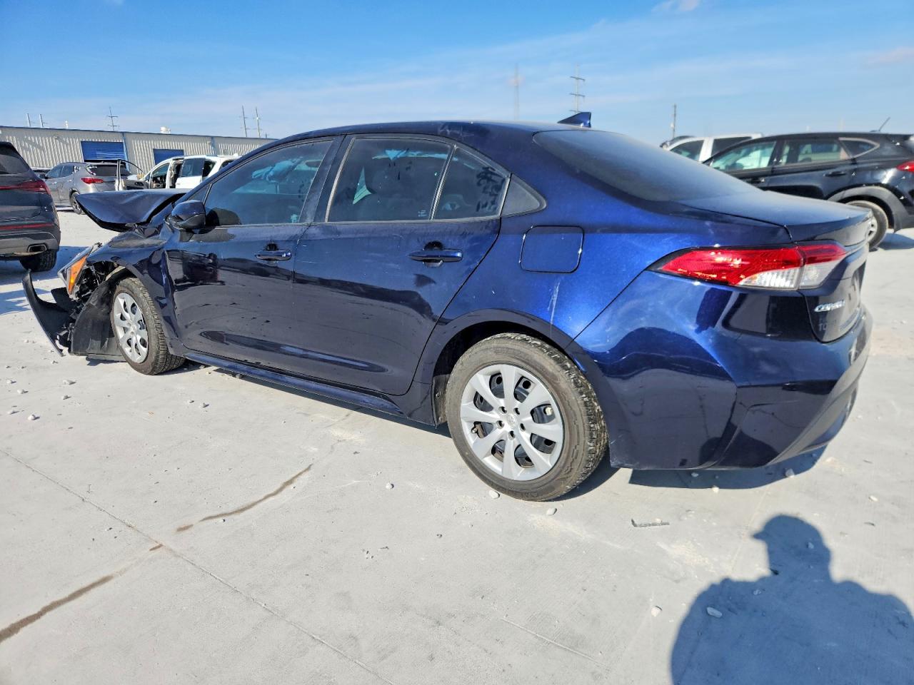 2022 TOYOTA COROLLA LE photo 2