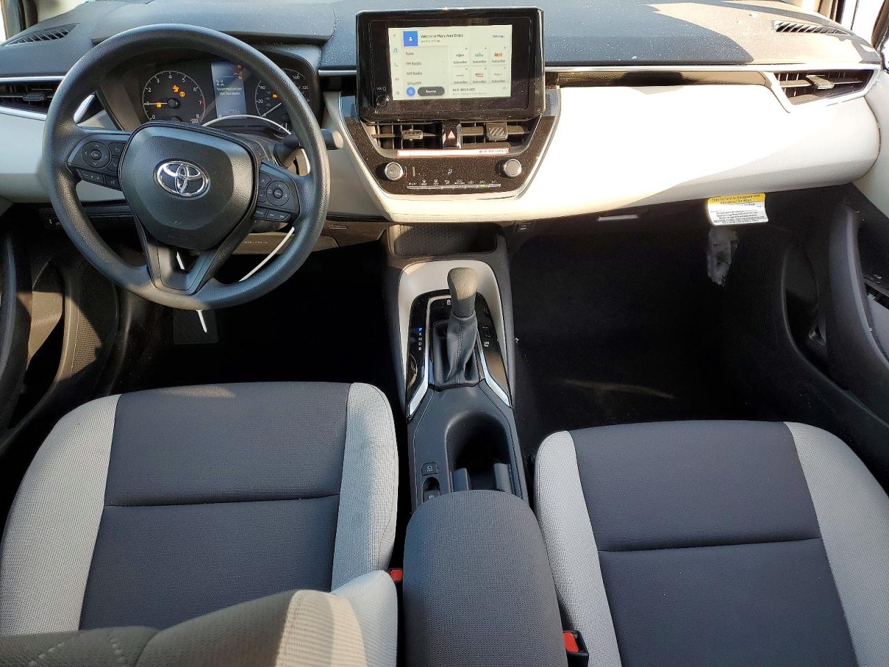 2025 TOYOTA COROLLA LE photo 8