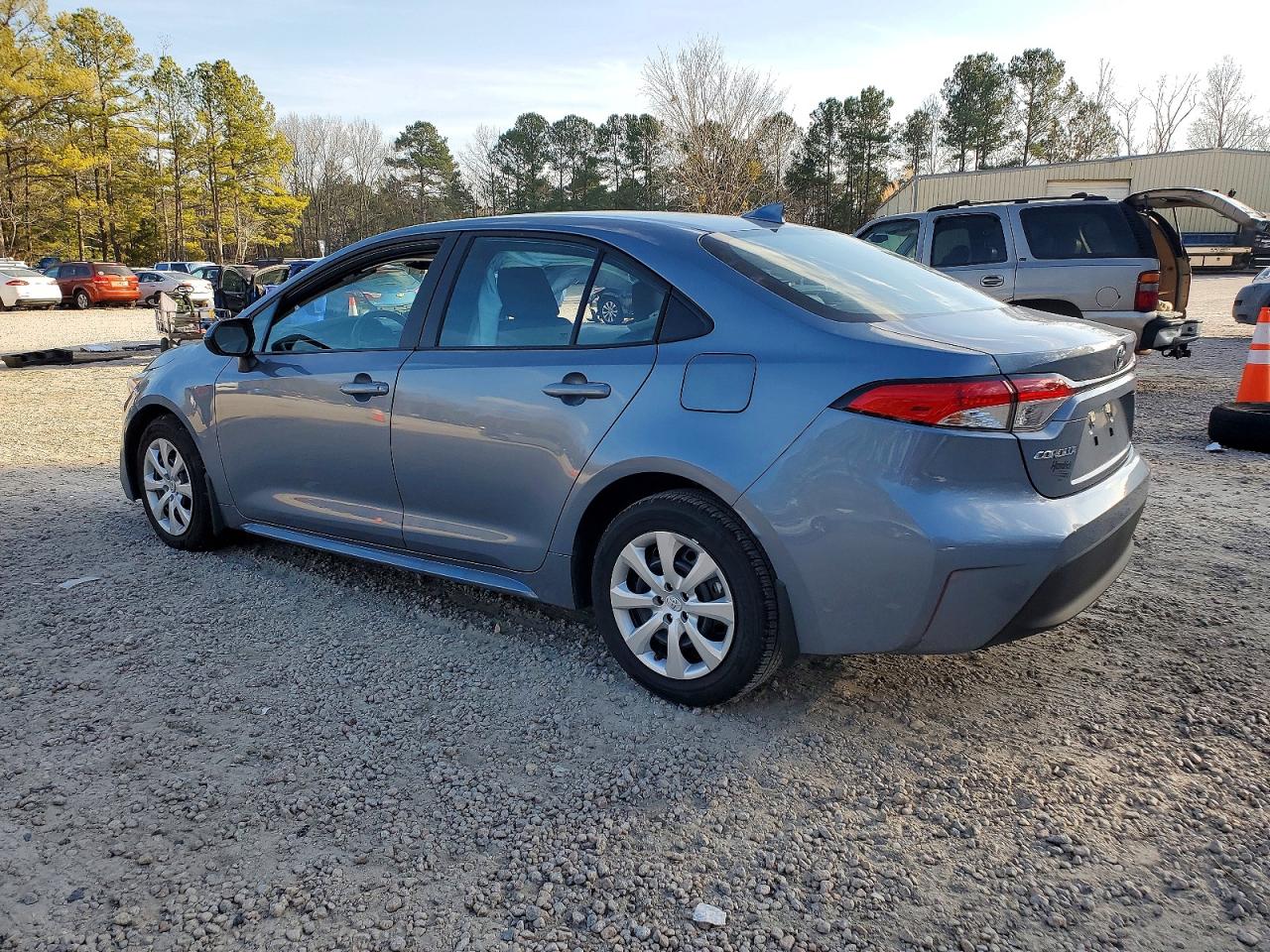2025 TOYOTA COROLLA LE photo 2