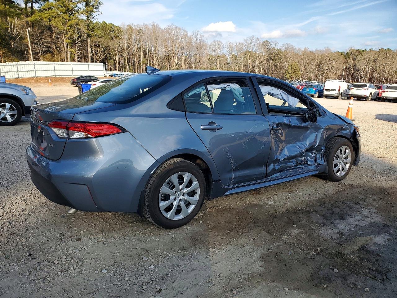 2025 TOYOTA COROLLA LE photo 3