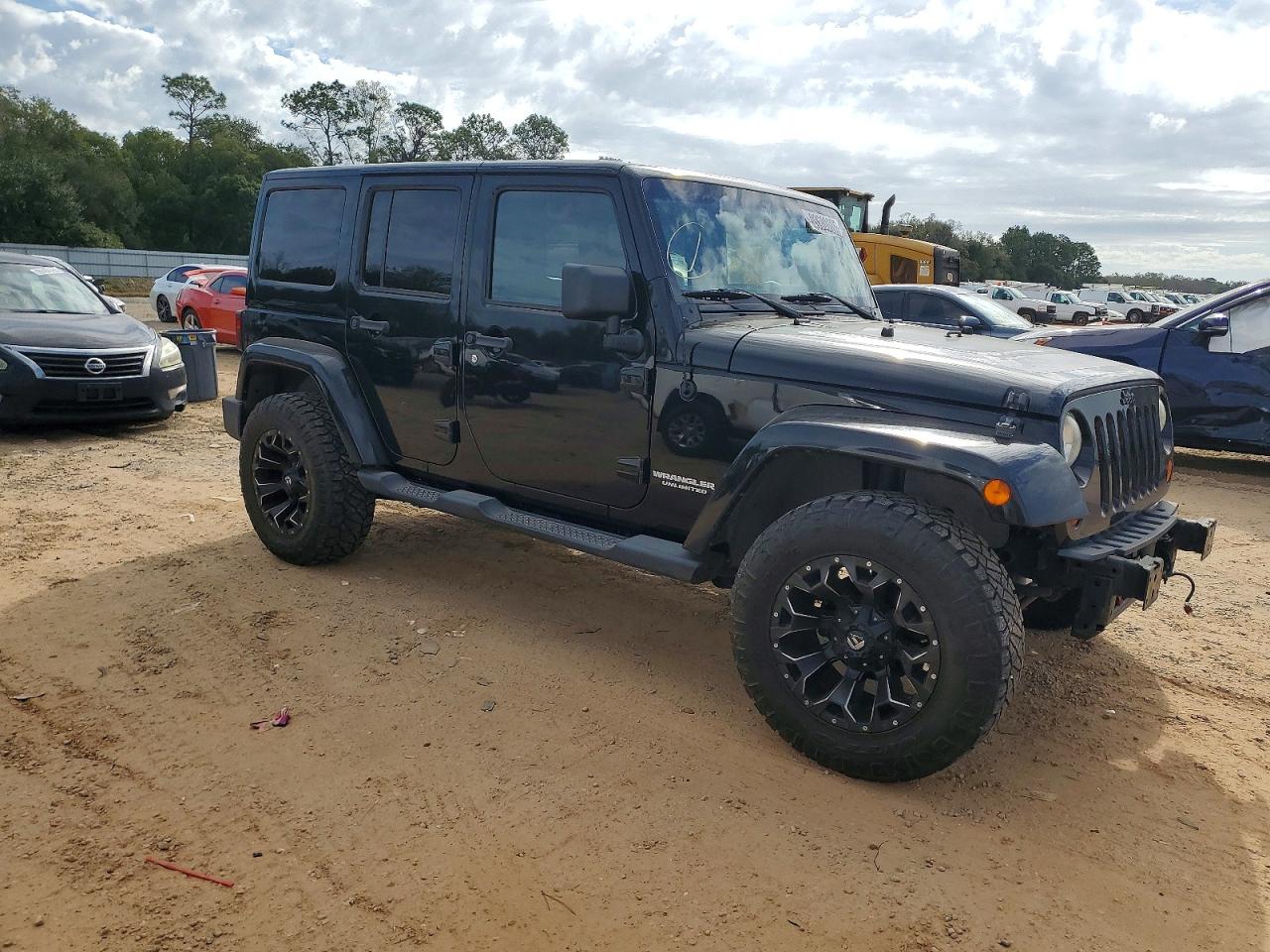 2012 JEEP WRANGLER UNLIMITED SAHARA photo 4