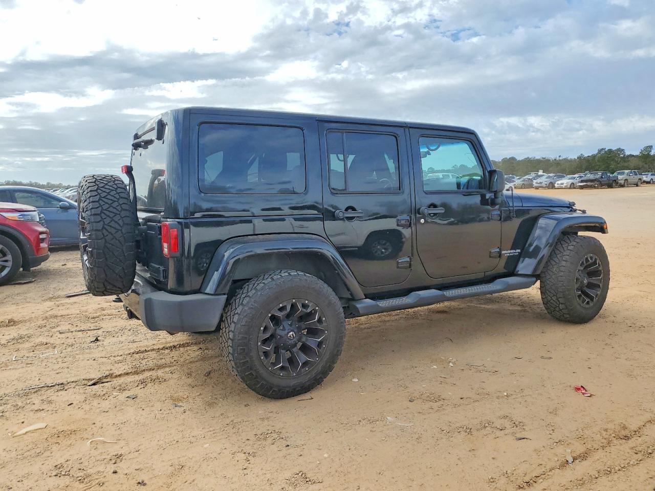 2012 JEEP WRANGLER UNLIMITED SAHARA photo 3