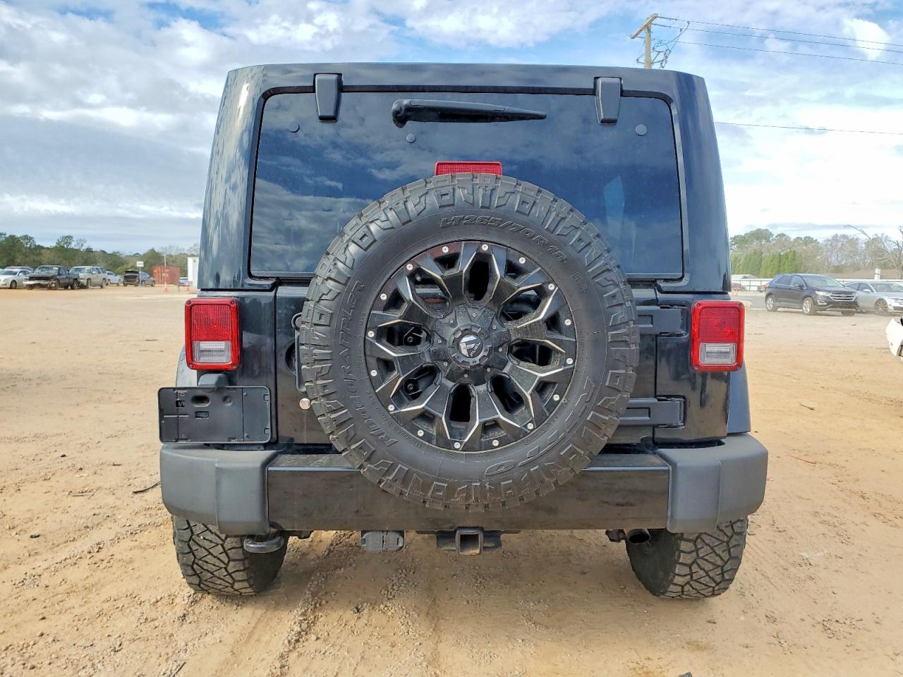 2012 JEEP WRANGLER UNLIMITED SAHARA photo 6