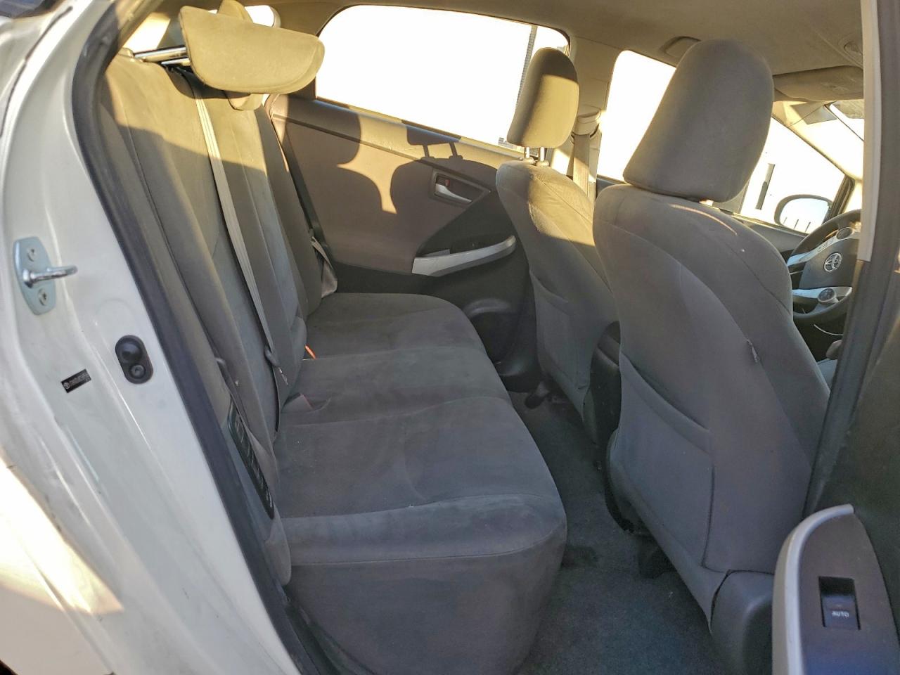 2012 TOYOTA PRIUS photo 10