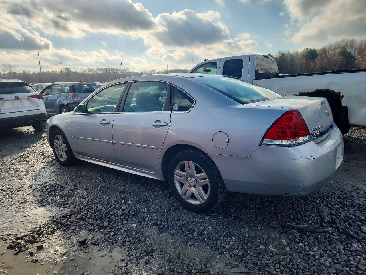 2010 CHEVROLET IMPALA LT photo 2