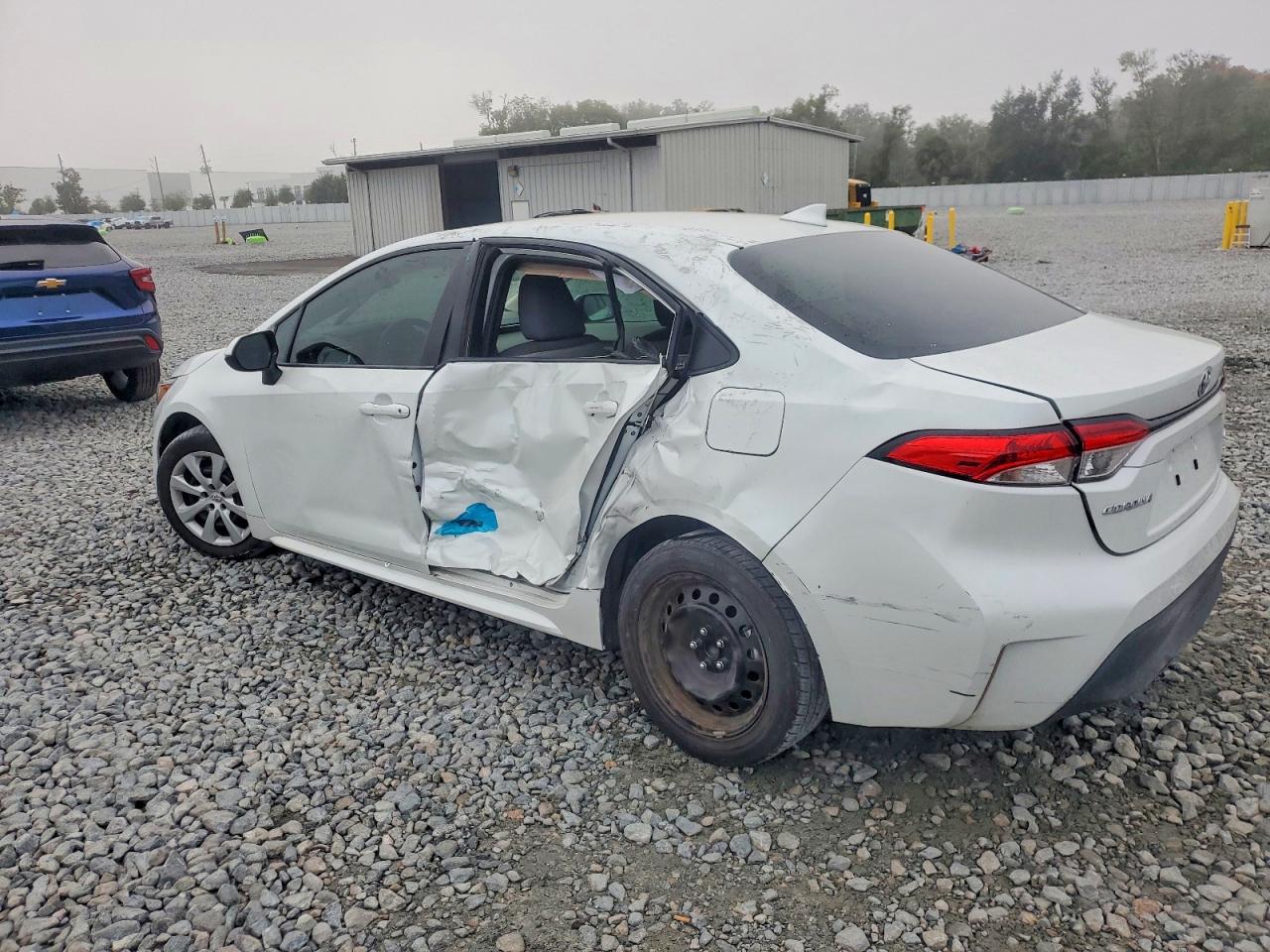 2024 TOYOTA COROLLA LE photo 2