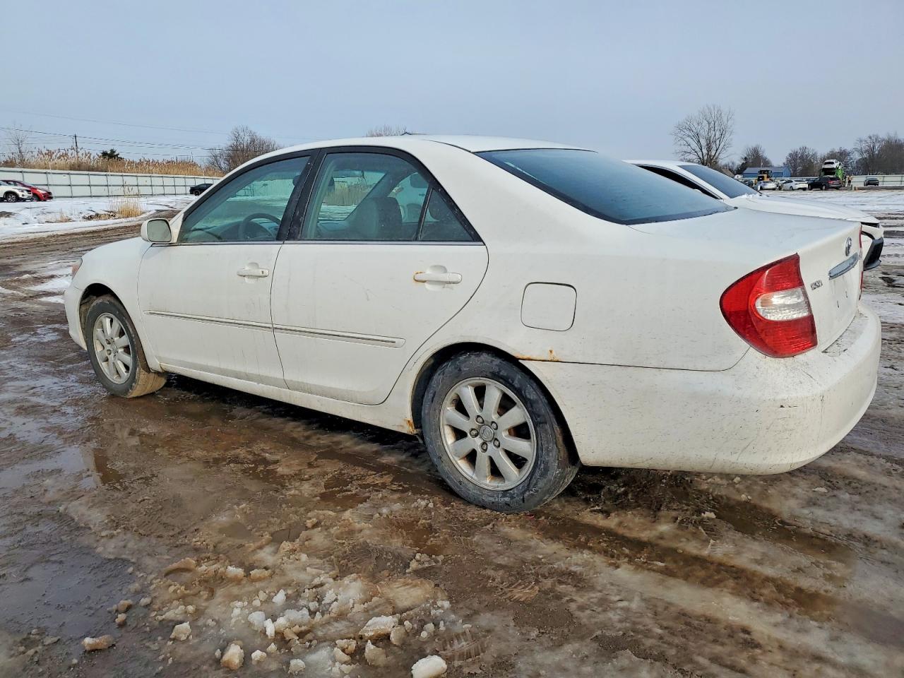2003 TOYOTA CAMRY LE photo 2