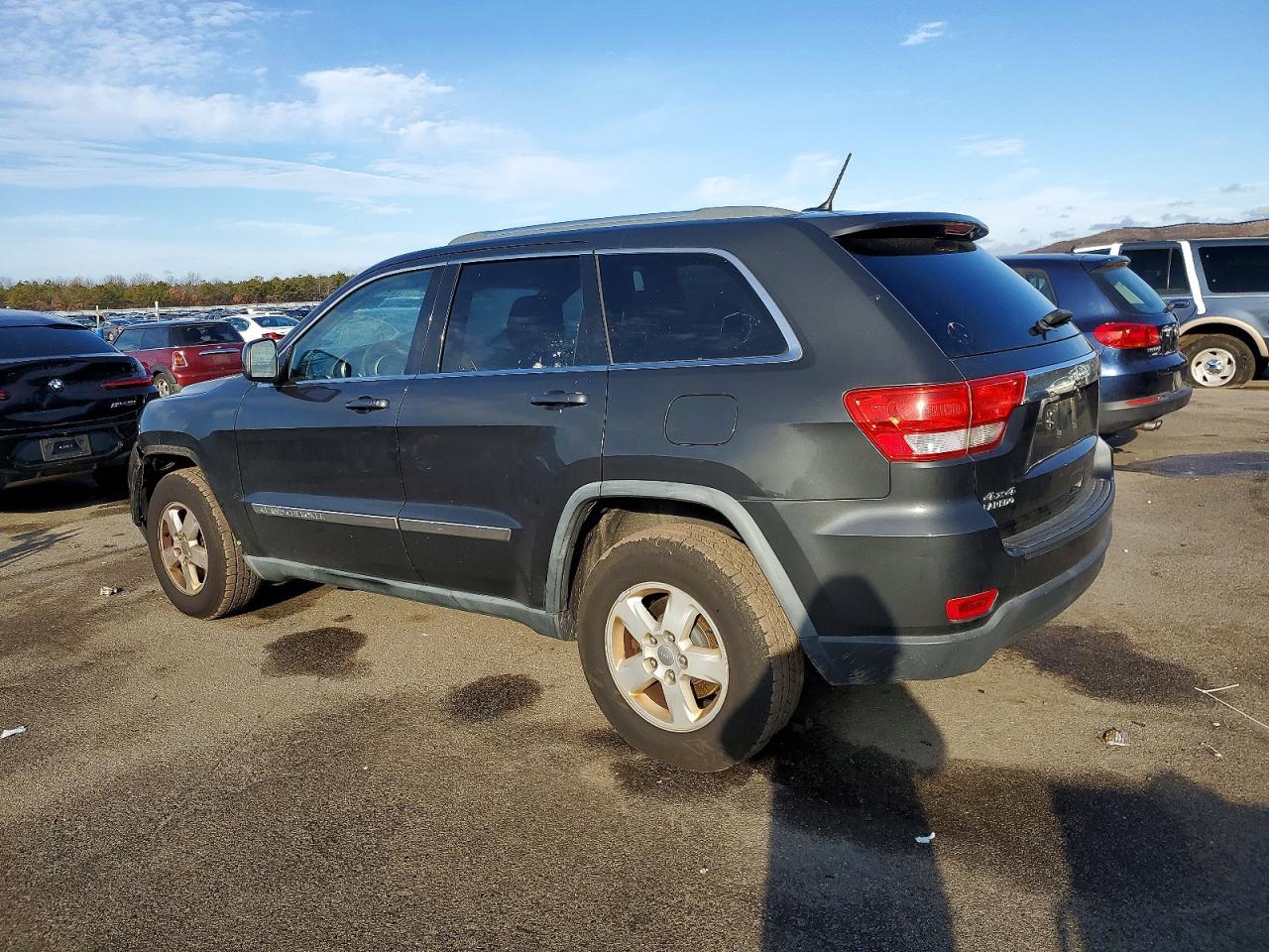 2011 JEEP GRAND CHEROKEE LAREDO photo 2
