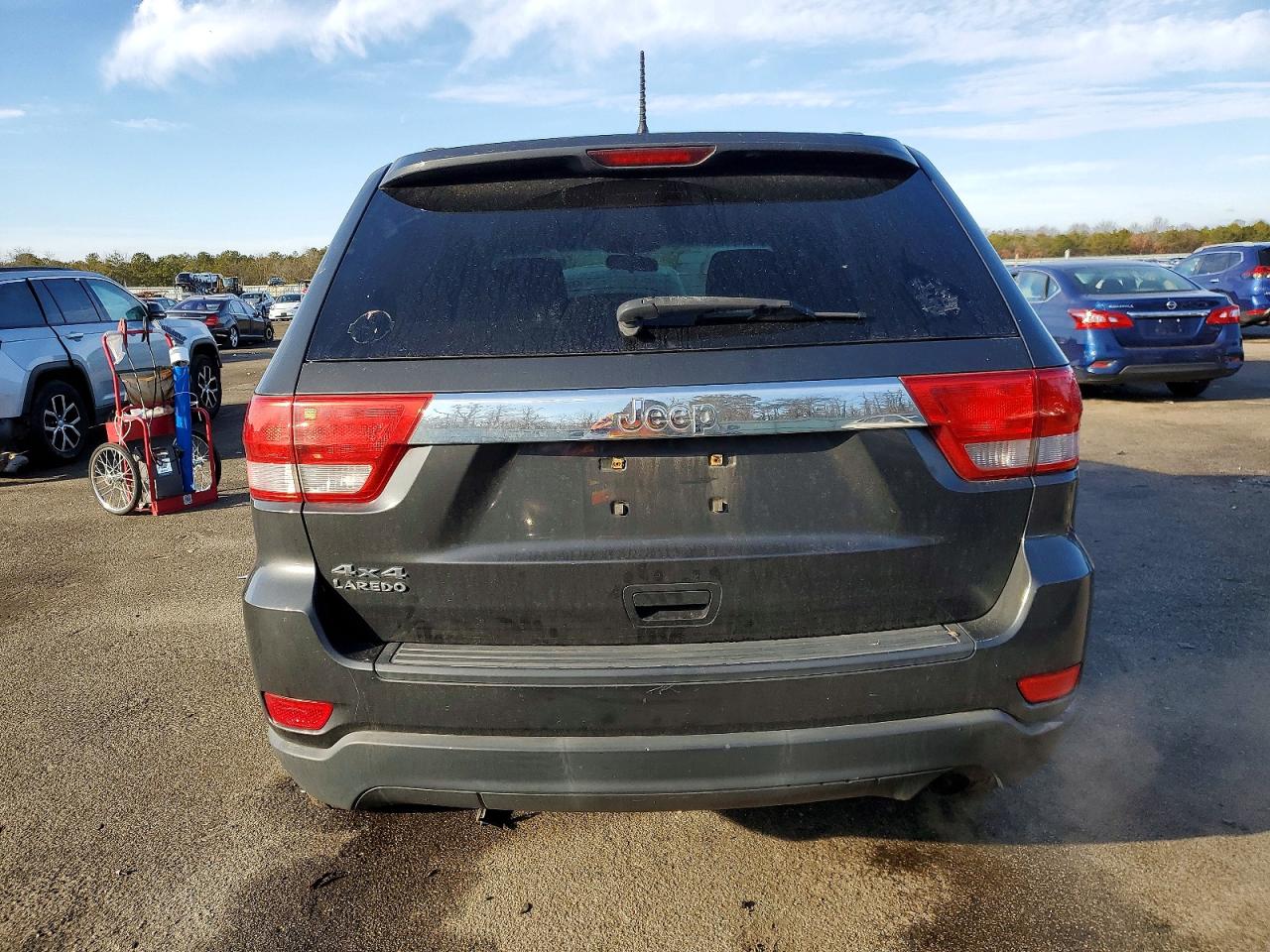2011 JEEP GRAND CHEROKEE LAREDO photo 6