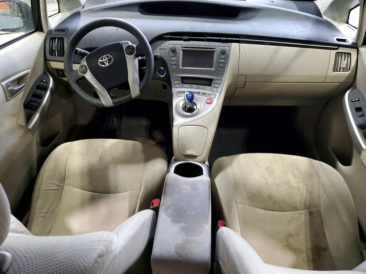 2013 TOYOTA PRIUS photo 8