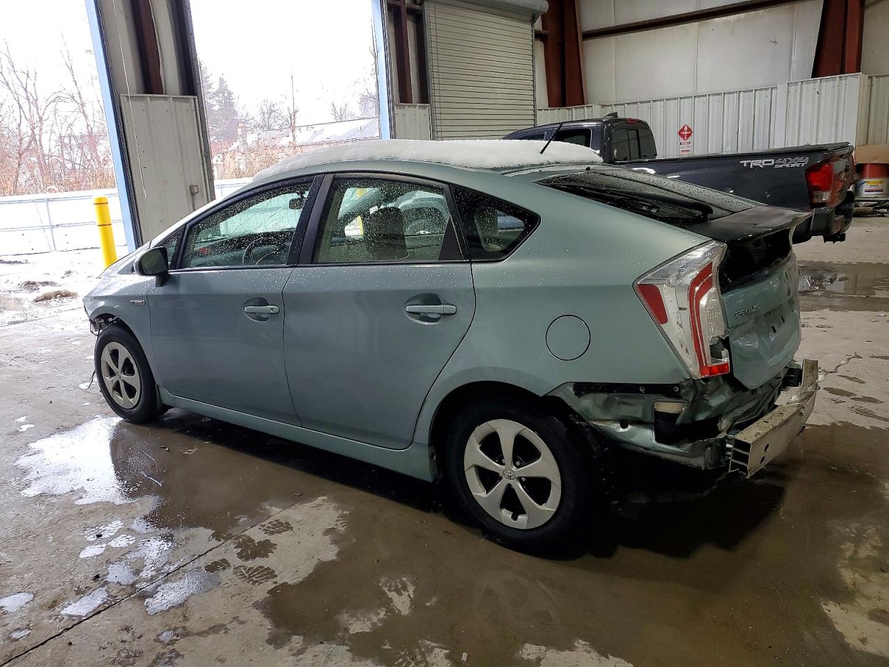 2013 TOYOTA PRIUS photo 2