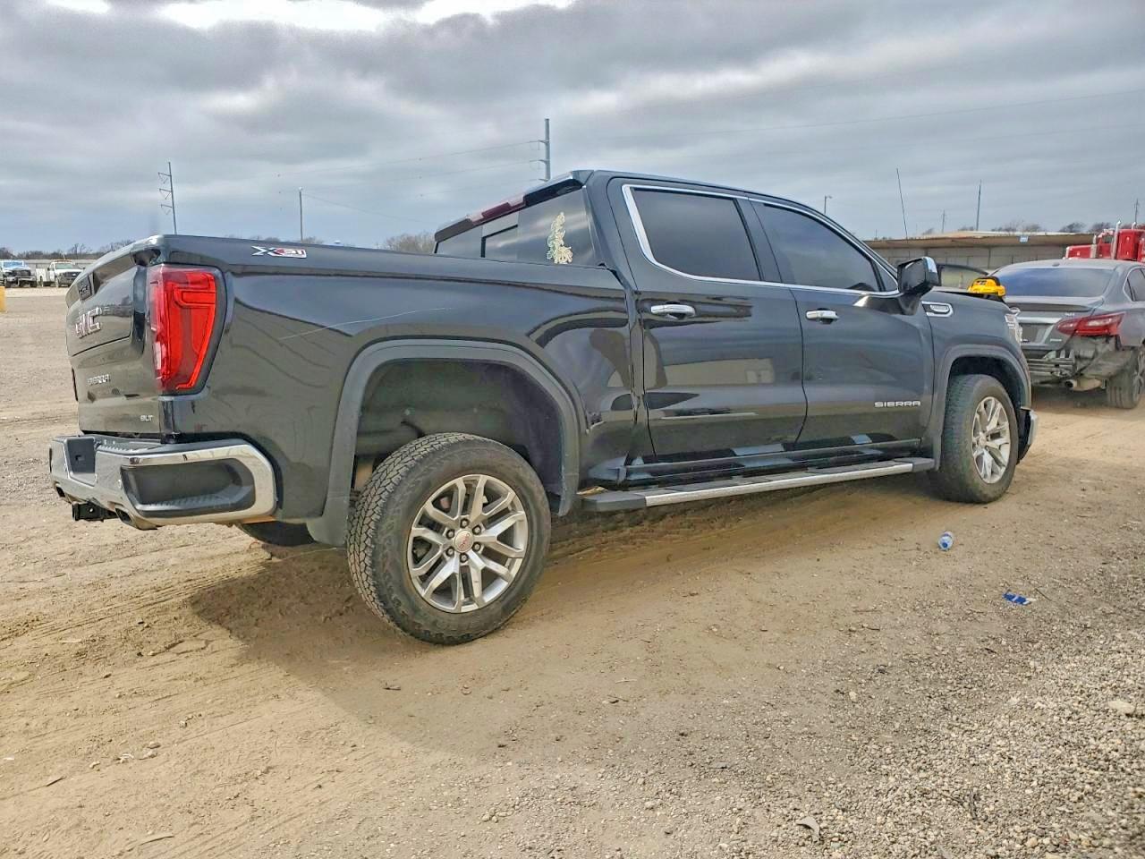 2021 GMC SIERRA K1500 SLT photo 3