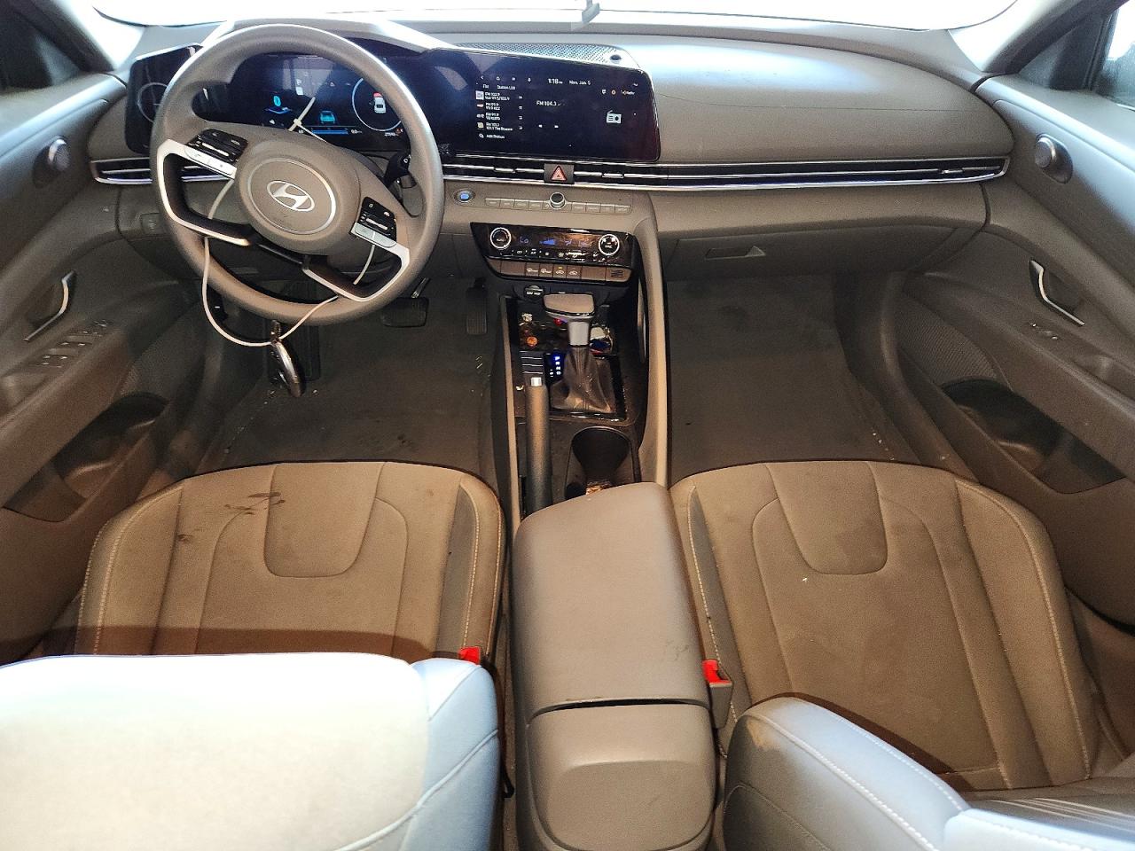 2024 HYUNDAI ELANTRA SEL photo 8