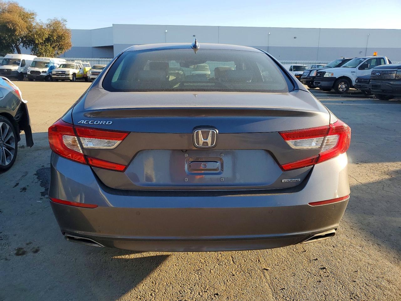 2018 HONDA ACCORD TOURING photo 6