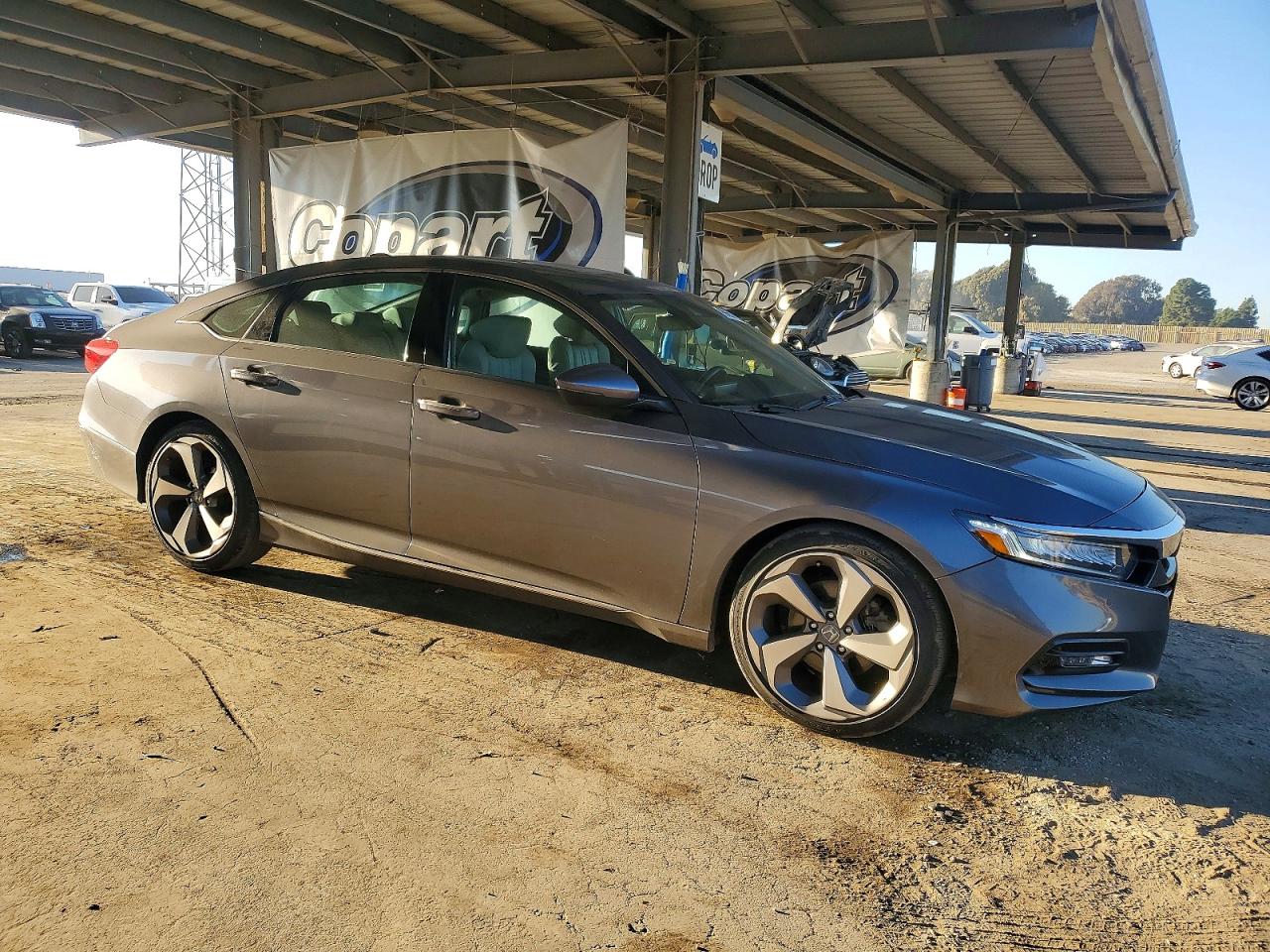 2018 HONDA ACCORD TOURING photo 4