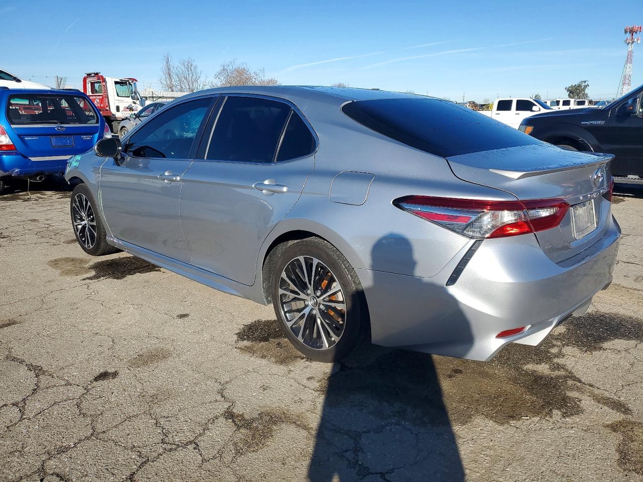 2018 TOYOTA CAMRY photo 2