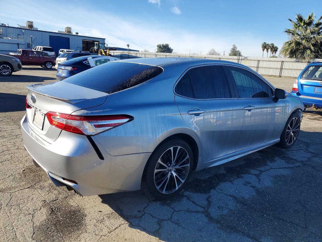 2018 TOYOTA CAMRY photo 3